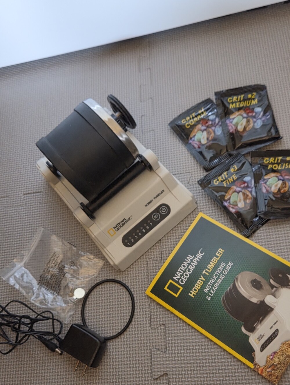 National Geographic Hobby Rock Tumbler STEM Kit Box Raw Rocks